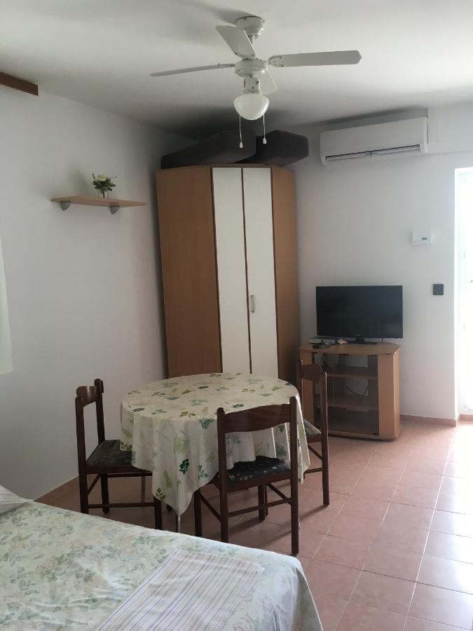 Apartments With A Parking Space Potocnica, Pag - 4096 Стара Новаля Екстериор снимка